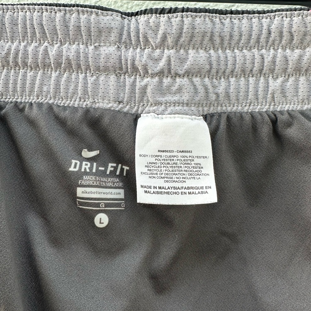 Women’s Nike Black and Pink Dri-Fit Shorts size L - Picture 7 of 8
